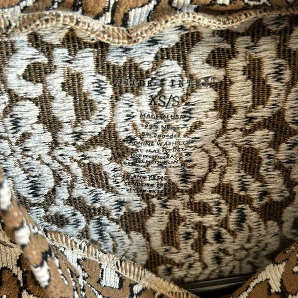 (Xs/s) Gilded Intent floral stretchy tank top - Picture 2 of 3